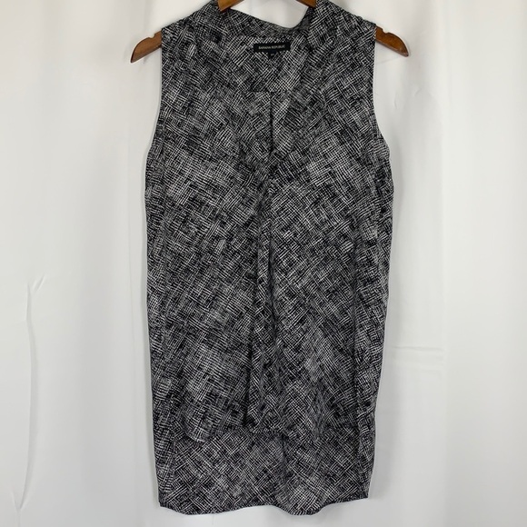 Banana Republic Tops - Banana Republic Sleeveless Notched Collar Blouse - Grey/White, Size XS